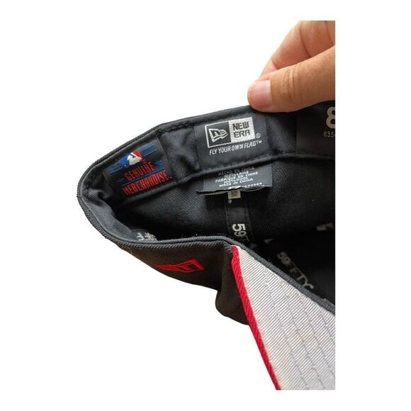 New Era 9Fifty MLB New York Yankee Black / Red Metal Badge Size 8 - Picture 6 of 9